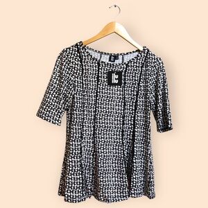 ILU ILU Black & White Patterned Blouse Top NWT Stretch Abstract Funky Women’s S